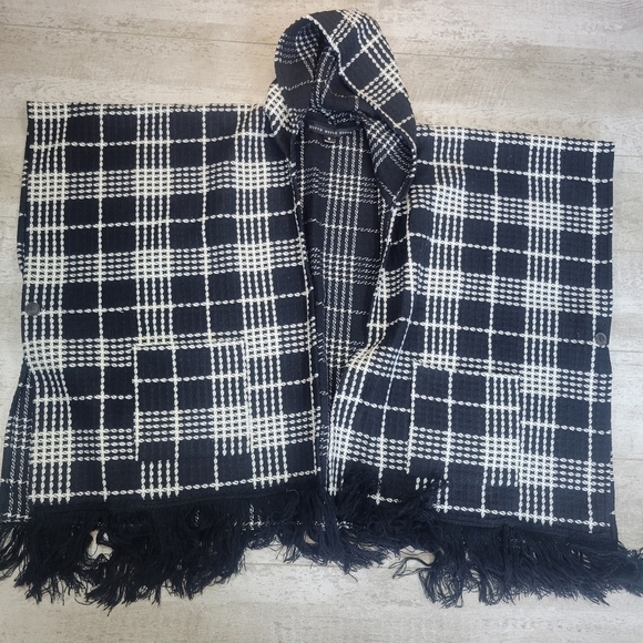 HYFVE Hooded Poncho Black & White with Fringe - Picture 1 of 7